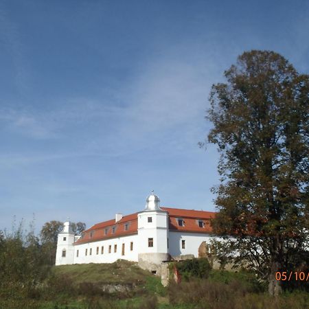 Kastiel Biela Dama A Cierny Rytier Hotel Krompachy Exterior photo