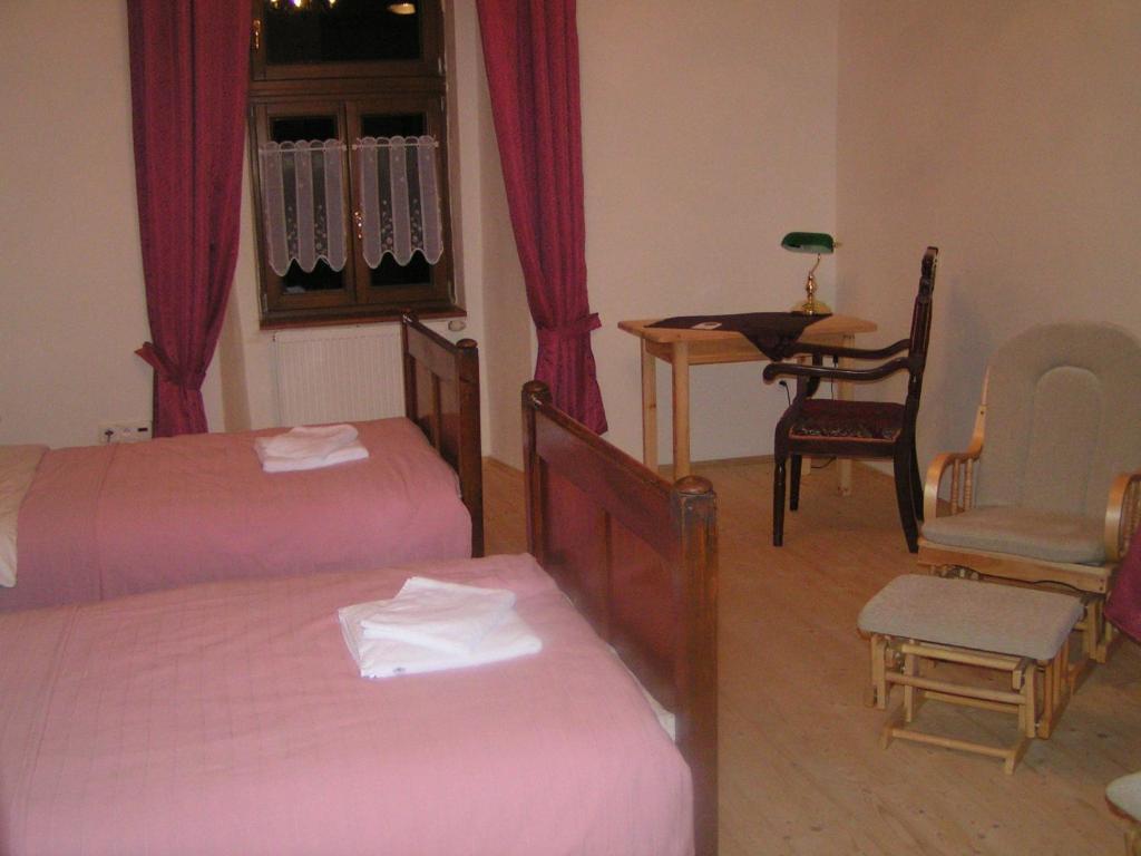 Kastiel Biela Dama A Cierny Rytier Hotel Krompachy Room photo