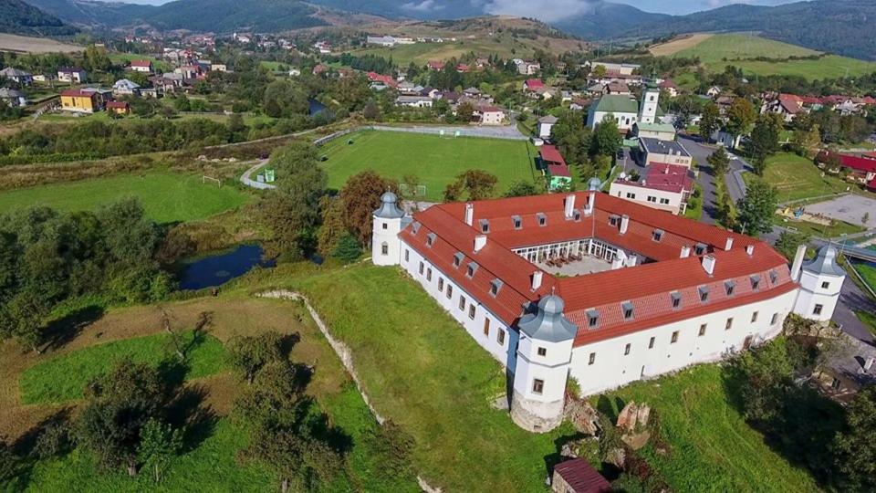 Kastiel Biela Dama A Cierny Rytier Hotel Krompachy Exterior photo